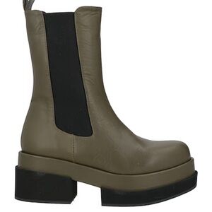 Free People Paloma Barcelo NWT Chelsea Pull On Boot Best Seller 🌈❤️